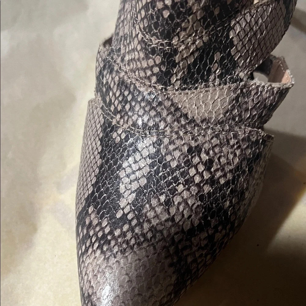 Elegant Snakeskin Pattern Heels‎